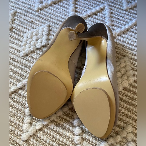 Taupe satin pumps with rhinestone detail - Picture 6 of 7